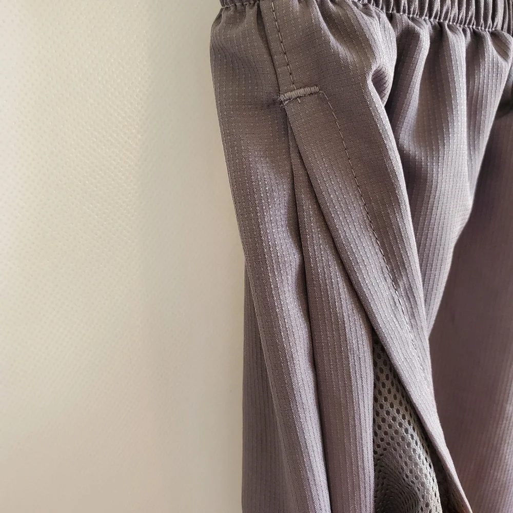 Men’s Under Armour Loose Heatgear Gray Pants Size Medium - Picture 5 of 13